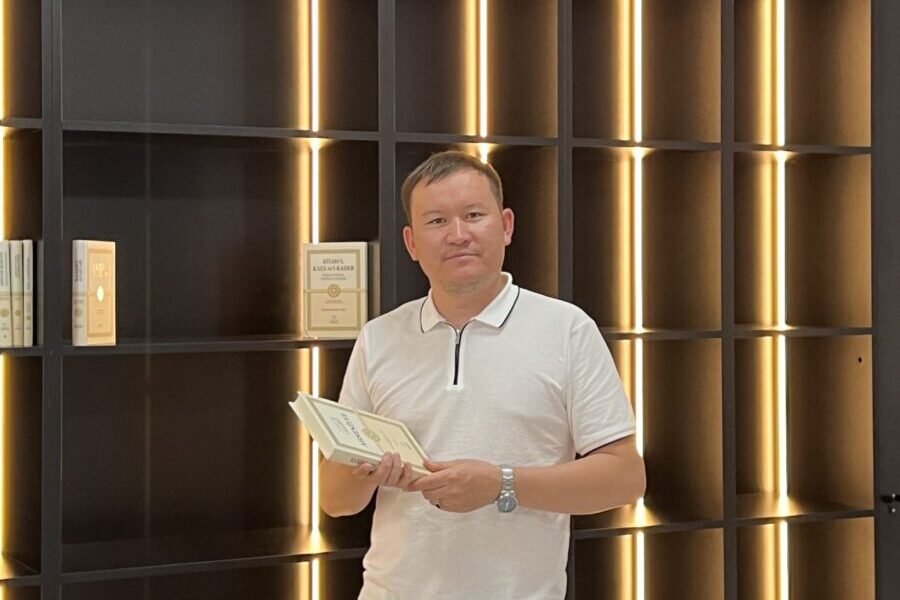 Тура жолдан адаспау үшін дәстүрлі бағытта діни білім алуымыз керек.